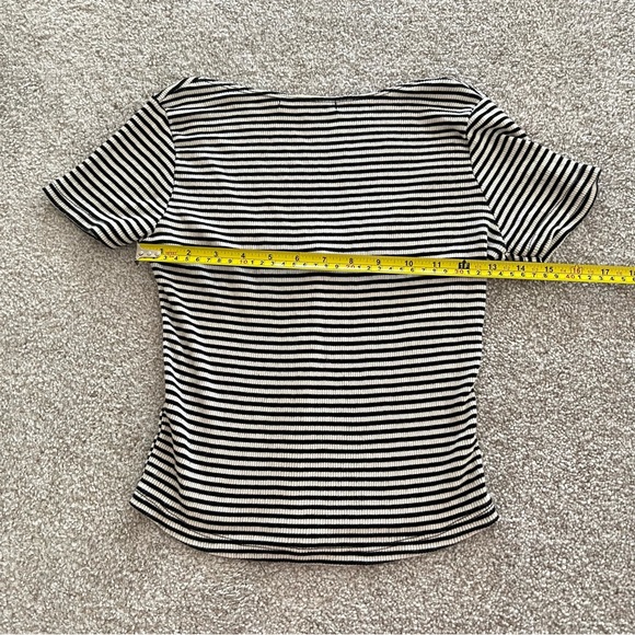 Brandy Melville Zelly Black & White button up Stretch Top - Picture 4 of 4